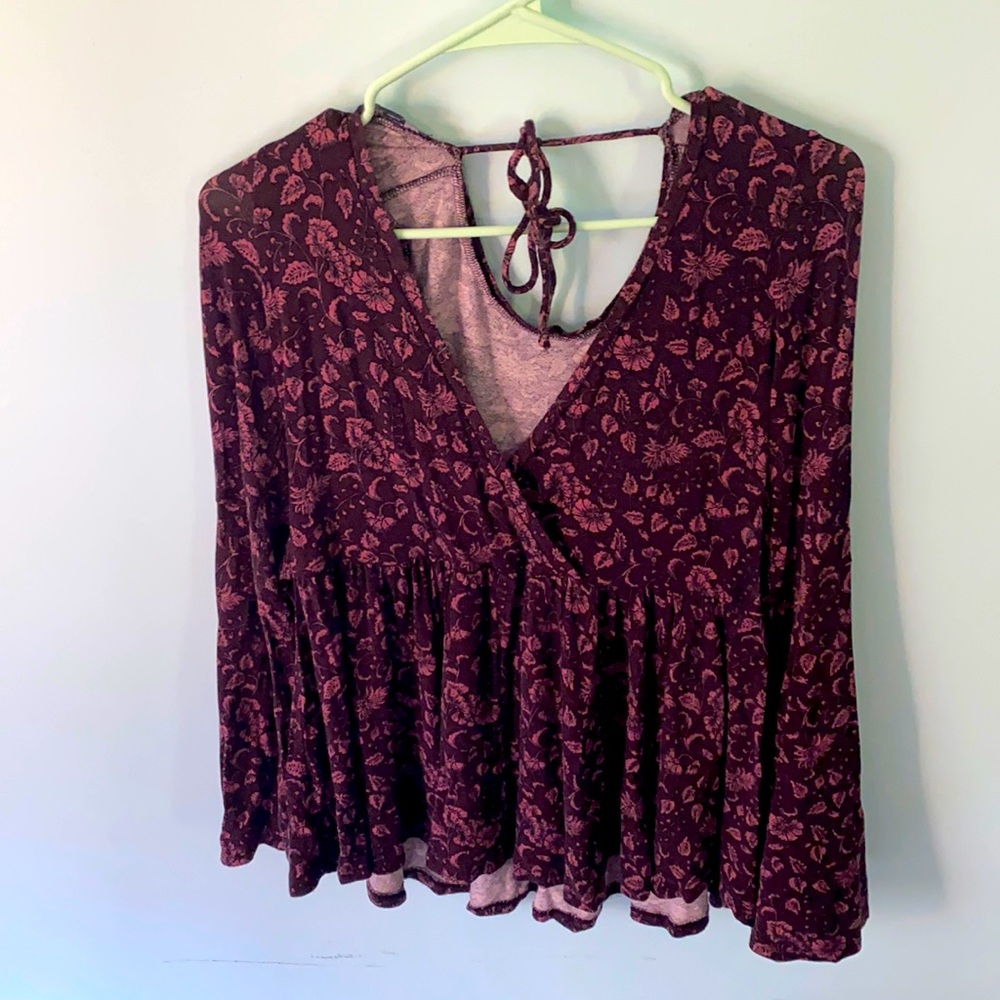 Maroon floral Soft and sexy blouse. American Eagle. Size S